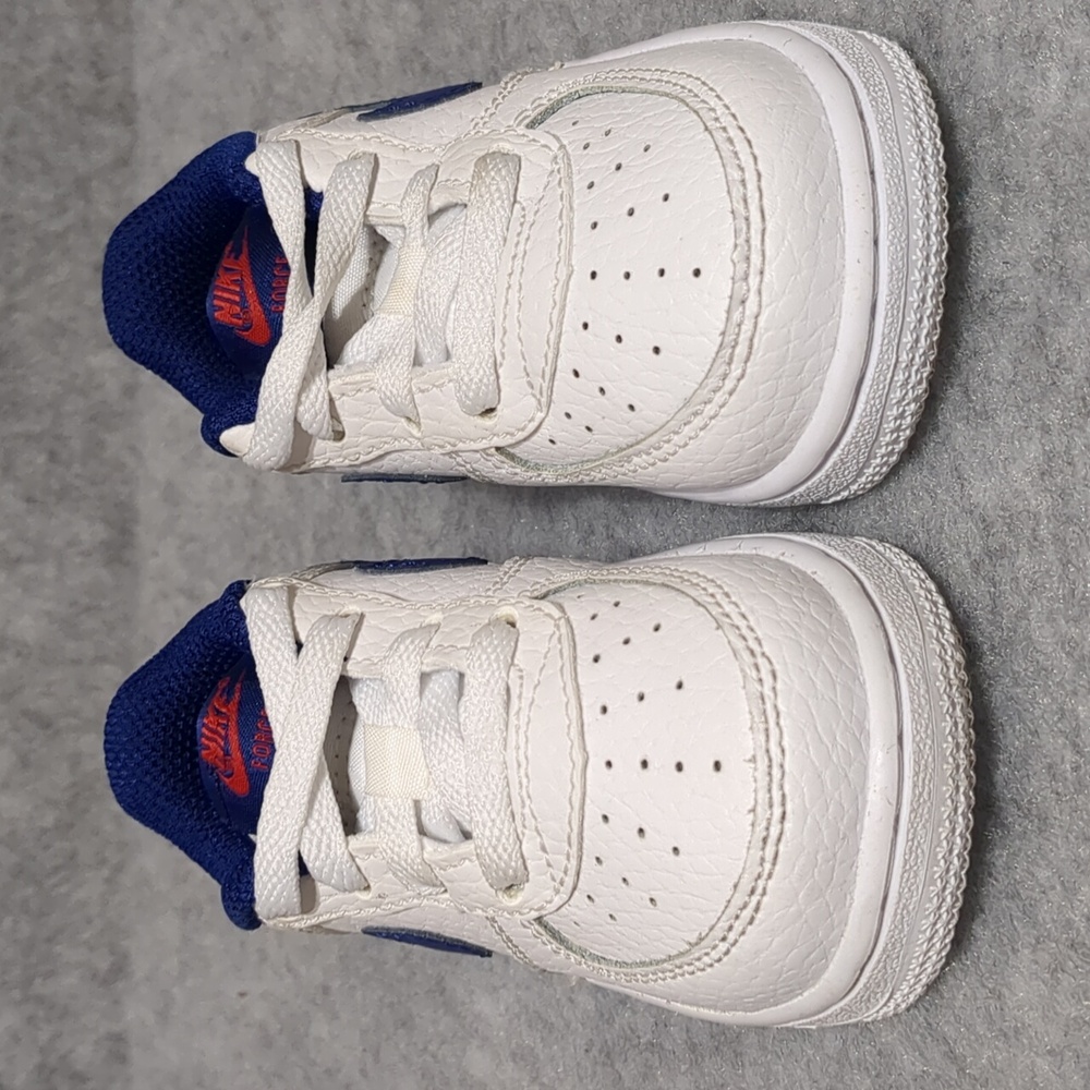 Nike Air Force 1 Toddler White  Blue Low Sneakers Size 5c - Picture 2 of 8